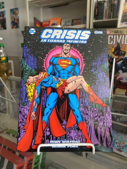 DC Esenciales: CRISIS EN TIERRAS INFINITAS - EDICIÓN ABSOLUTA - Imagen 2